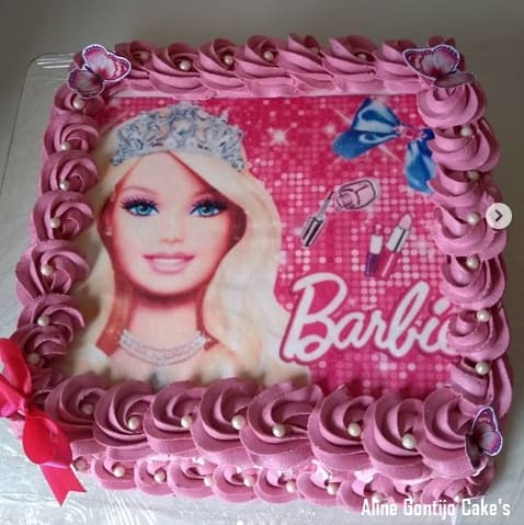 bolo quadrado com papel de arroz da Barbie