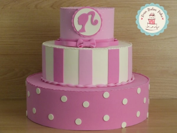 bolo fake decorado em EVA rosa e branco
