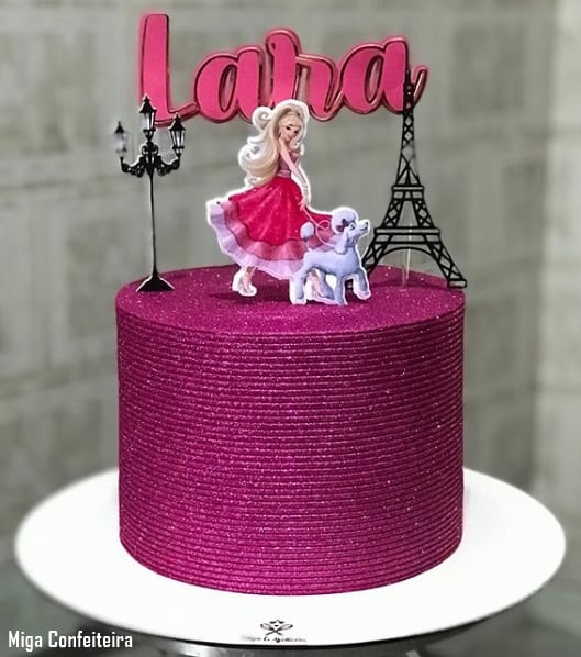 bolo glow cake com topper da Barbie Paris