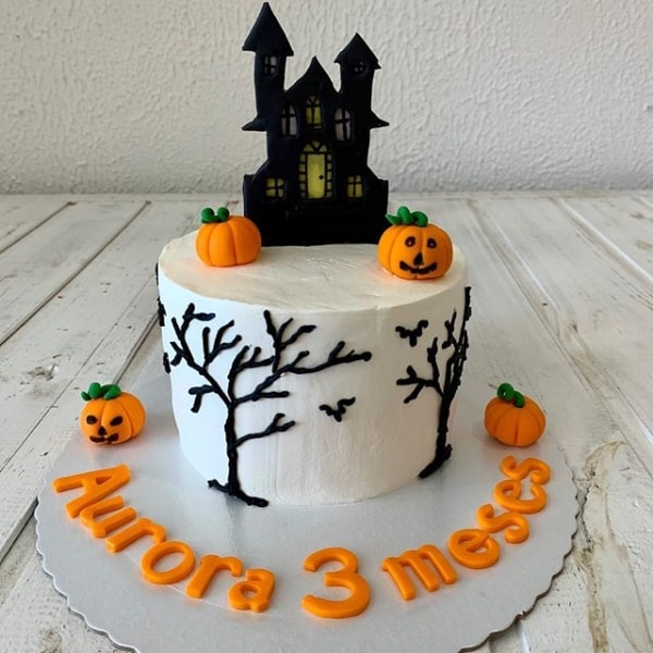 bolo decorado para mesversario Halloween
