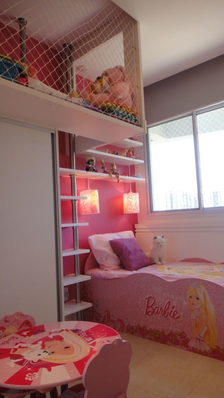 quarto rosa com moveis da Barbie