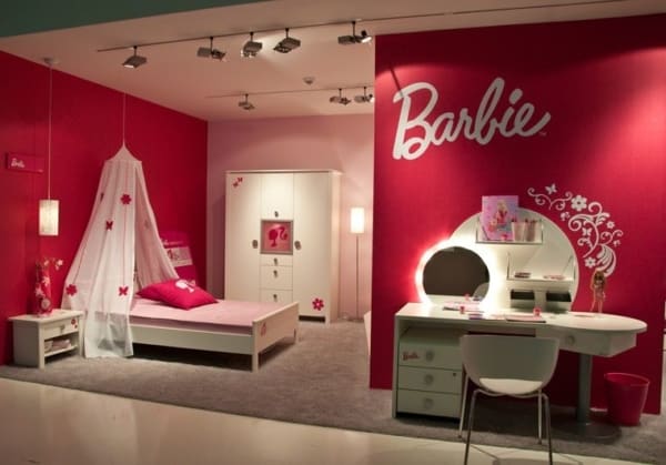 quarto pink e branco com decoracao da Barbie