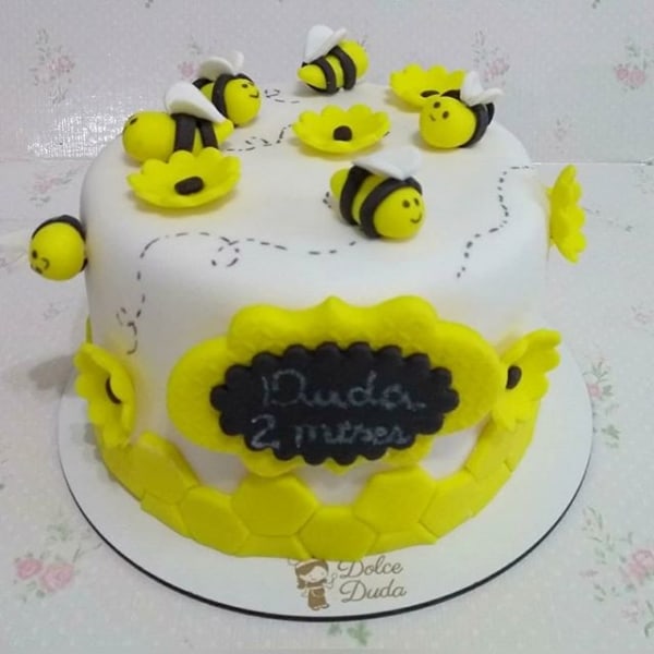 bolo de abelhinha para mesversario