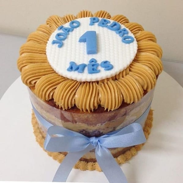 naked cake decorado em azul para mesversario