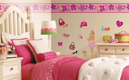 quarto infantil decorado com adesivos de parede