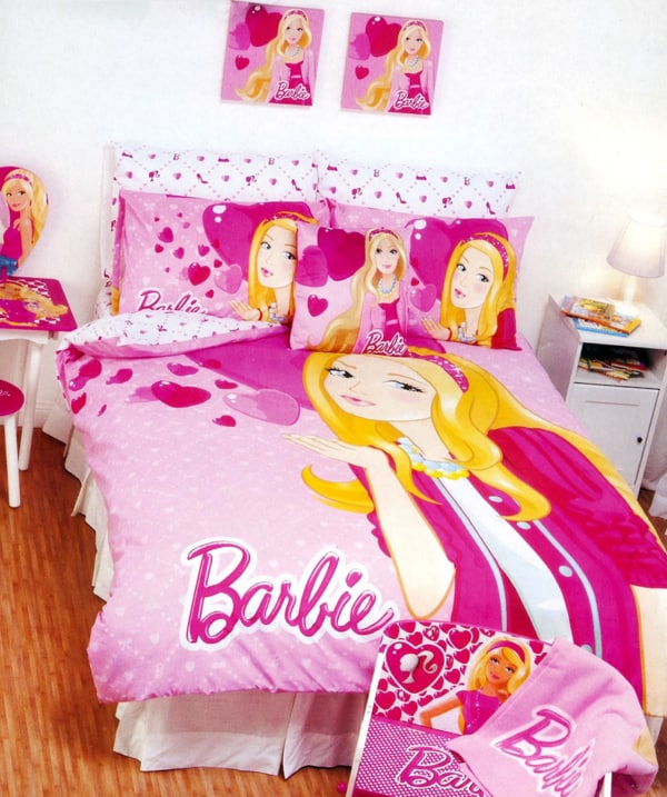 quarto infantil com edredom da Barbie