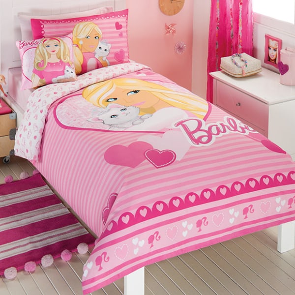 quarto infantil com roupa de cama da Barbie