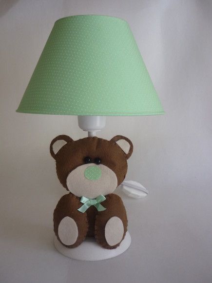 abajur verde para quarto de bebe decorado com feltro