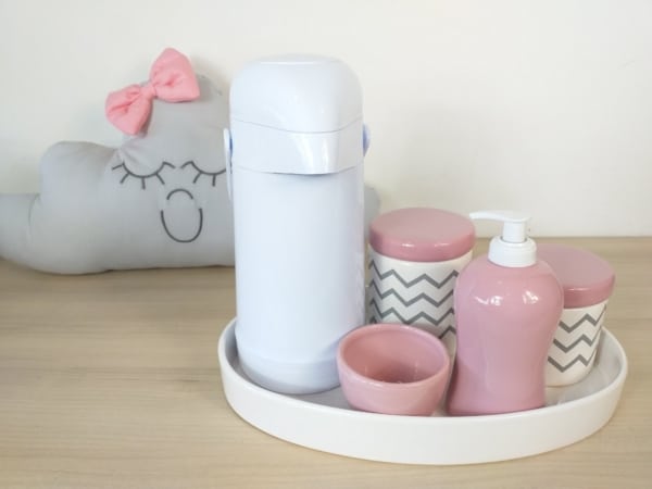kit higiene de porcelana rosa e cinza
