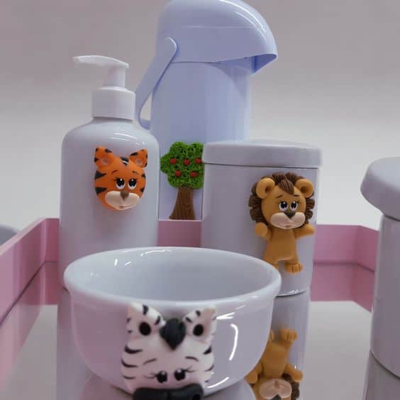 kit higiene safari em porcelana decorado com biscuit