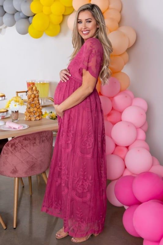 look de gravida com vestido longo pink de mangas