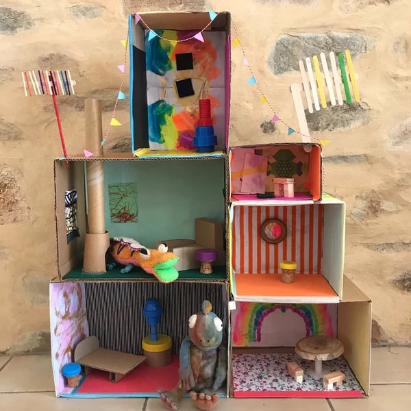 24 casinha de boneca feita com caixas de papelao
