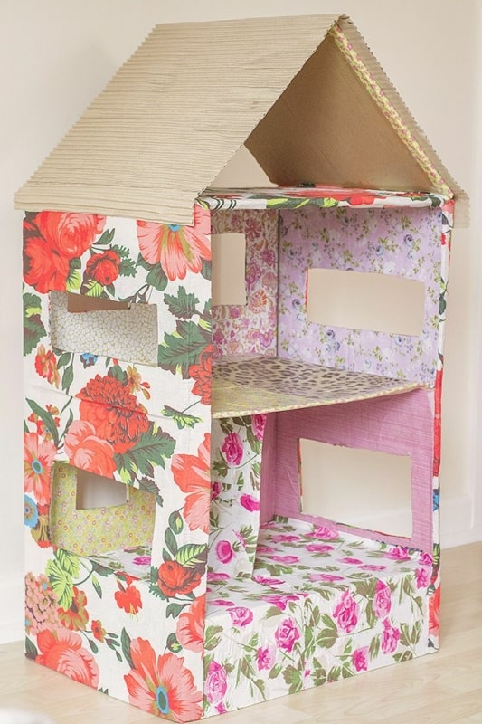 5 casinha de boneca feita de papelao e decorada com tecido