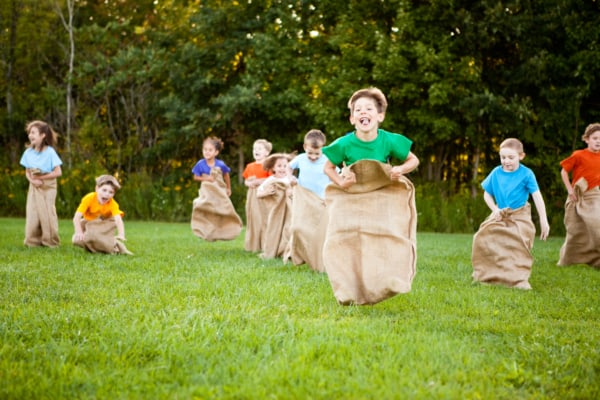 6 atividades lucidas infantis Dayton Bag Burlap