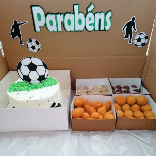 1 festa na caixa infantil e simples com tema futebol @bolosdakarollisboa