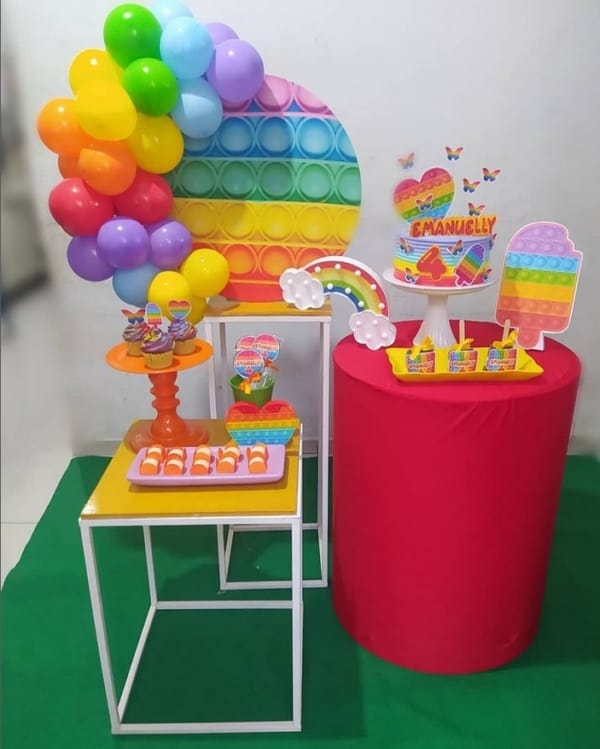 1 festa simples e colorida pop it @minifestadalu