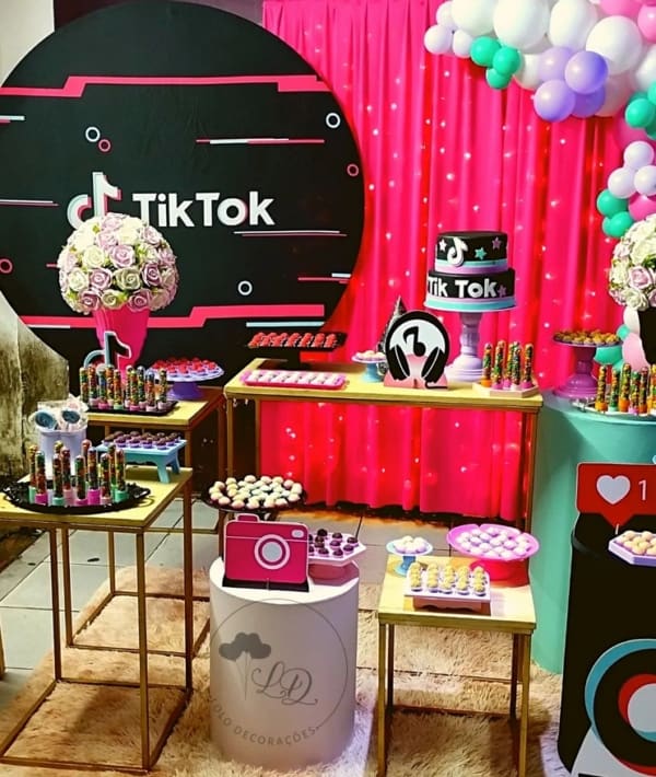 10 festa tik tok com decoração pink @iglolodecoracoes