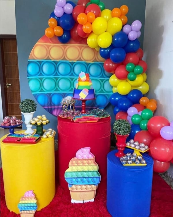 11 decoração colorida festa pop it @mili fest