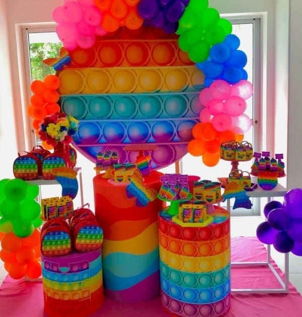 15 decoração pop it colorida @alug festa