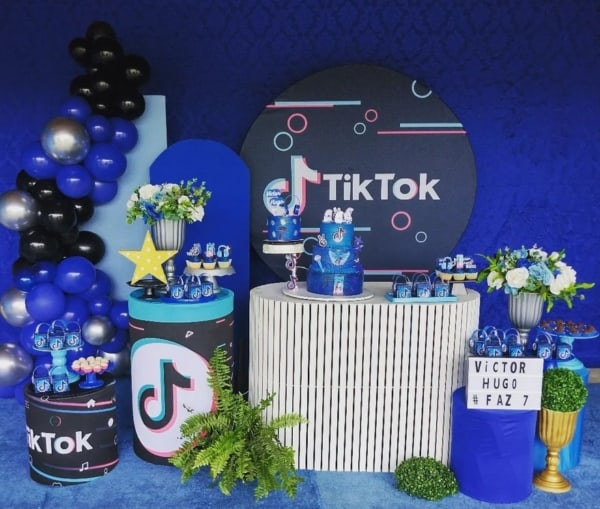 21 festa tik tok com decoração em azul @dannydecoracoesoficial