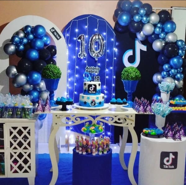 22 decoração azul festa tik tok @belas artes atelie