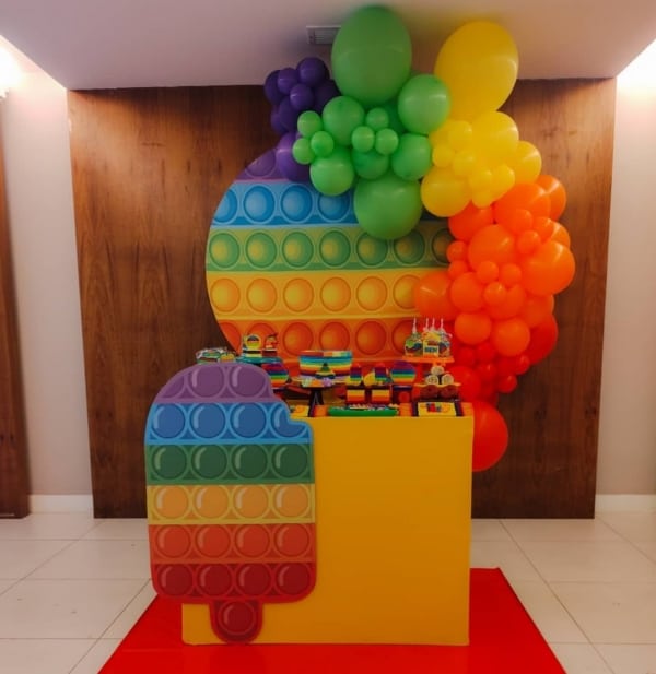 3 festa simples e colorida fidget toys @4mdecoracoes