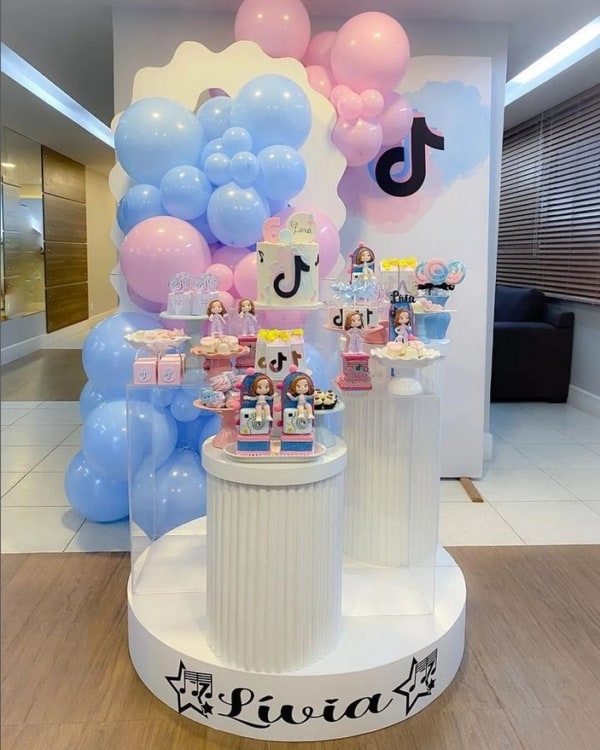 35 decoração candy com balões festa tik tok @4mdecoracoes