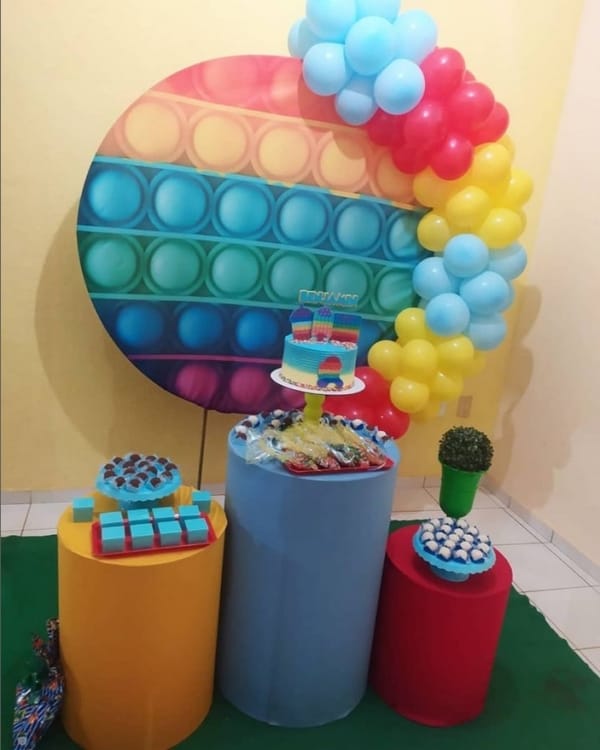 5 festa simples e colorida pop it @mili fest