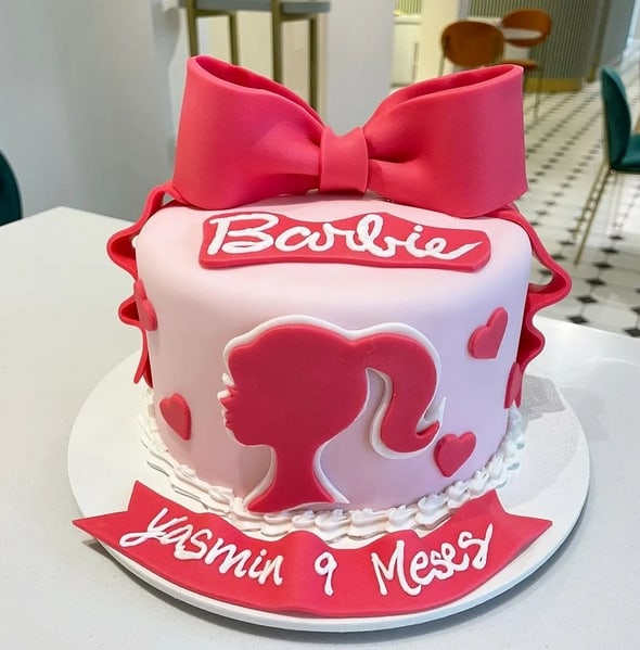 24 bolo rosa mesversário Barbie @mariabolo