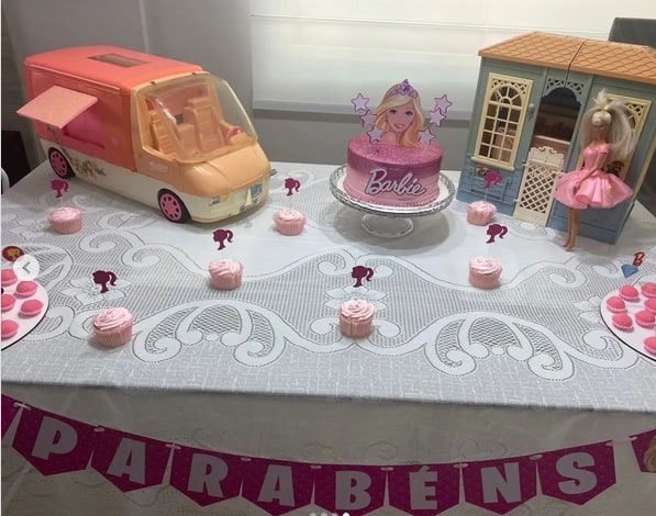 7 decoração simples e criativa mesversário Barbie @sweetnakedlove