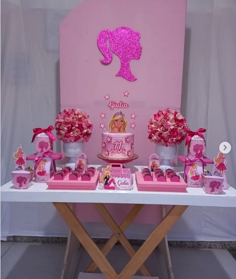 8 festa simples mesversário Barbie @boleria gourmetdossonhos