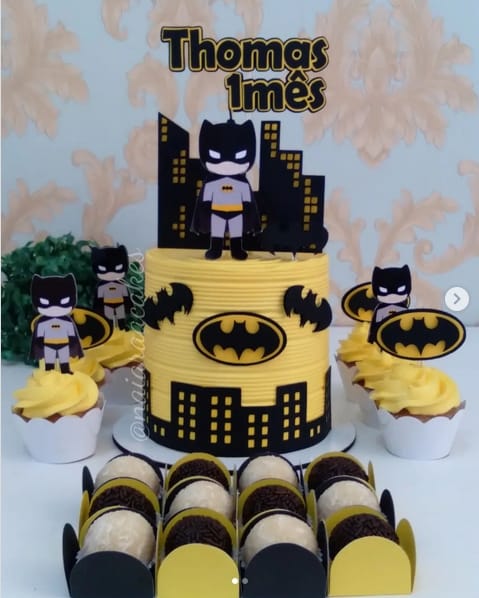 19 mesversário Batman 1 mês com bolo decorado @naiaraacakes