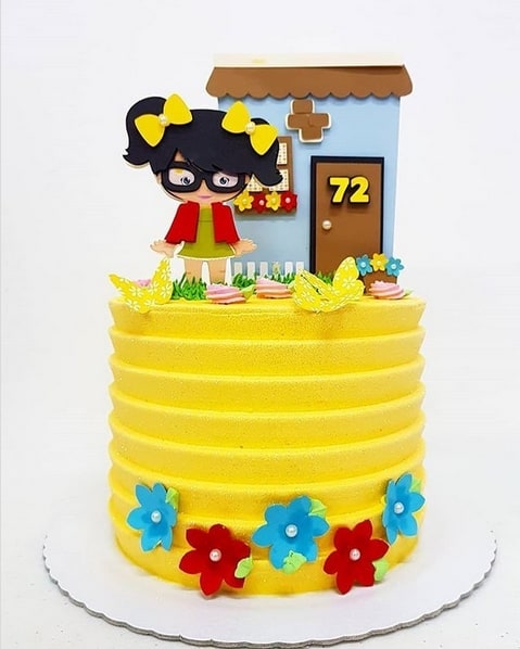 26 bolo amarelo mesversário Chiquinha @mlaura boutique