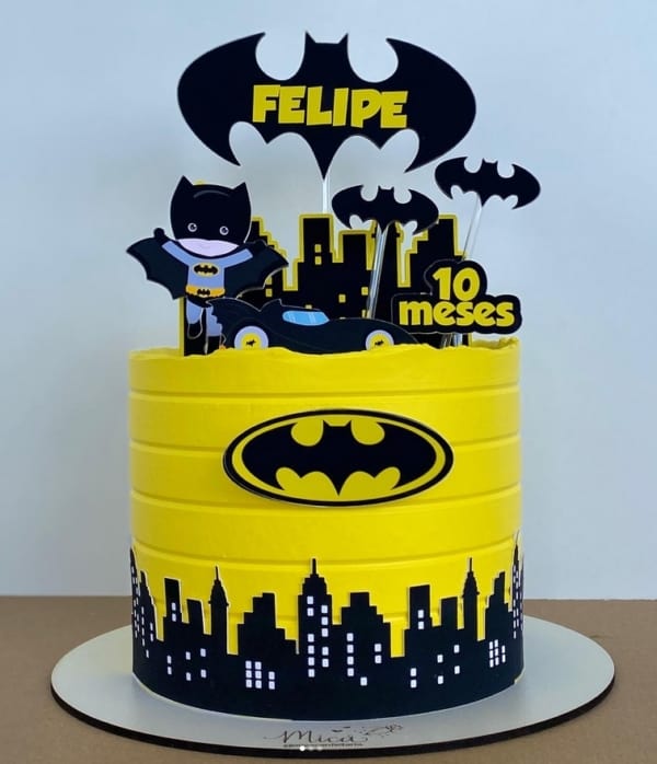 26 bolo temático mesversário Batman @micaconfeitaria