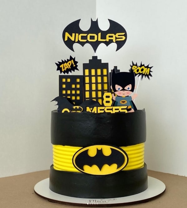 27 bolo decorado mesversário Batman @micaconfeitaria