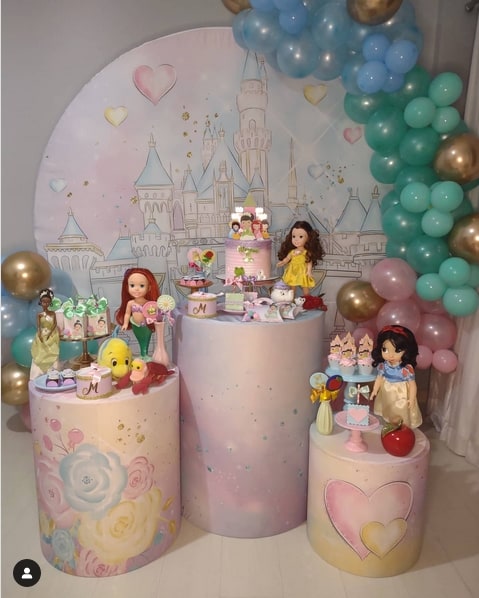 8 decoração princesas Disney mesversário @nossomundoefesta