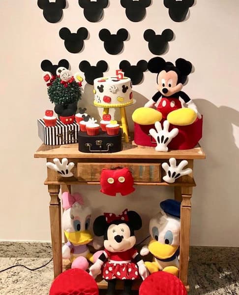 11 decoração mesversário Mickey e Minnie @anapaulasaidepetitcomite