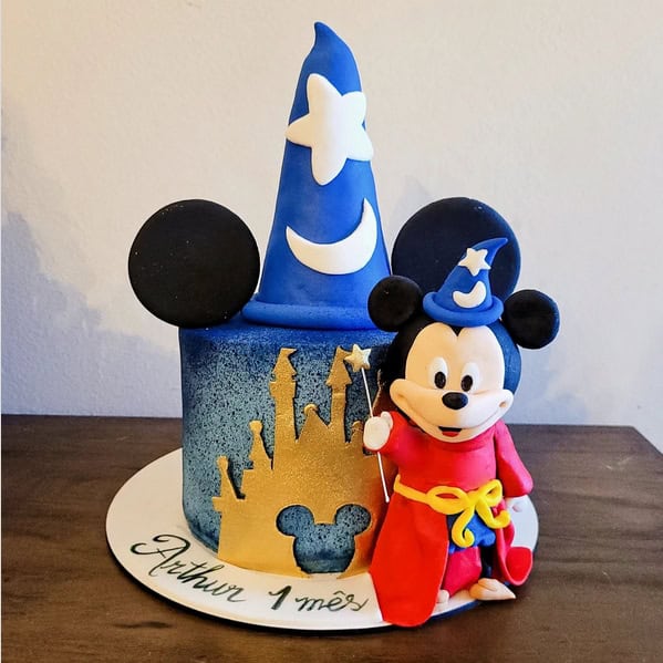 29 bolo de mesversário Mickey mágico @arcoirisconfeitaria