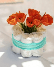 decoração de chá de bebe com fraldas e flores