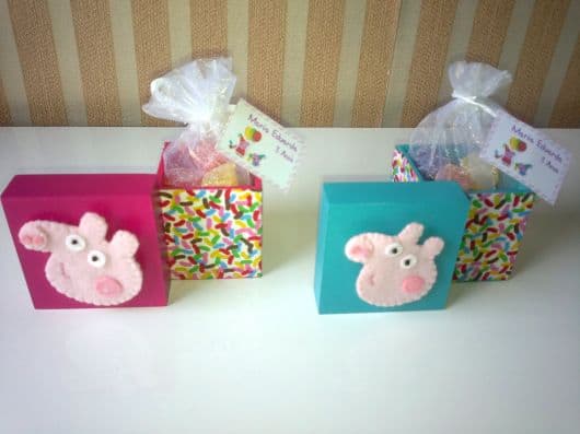 Lipe lembrancinhas - Cofre casinha da Peppa Pig de EVA Medida aproximada  15x6x10cm Faço em outros temas também.