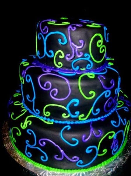 bolo neon para aniversário 15 anos