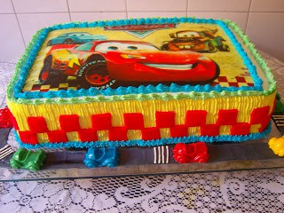 Bolo dos Carros de pasta americana: #bolosdecorados #aniversario #festa  #festamenino #bolodoscarros #carros