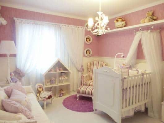 tapete lilás redondo quarto de bebê