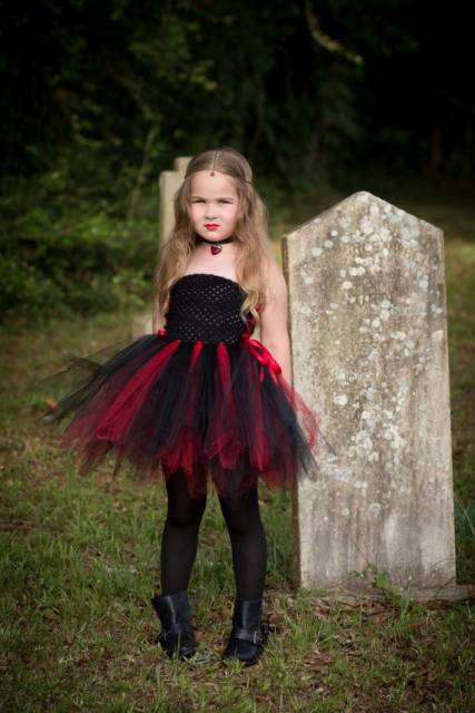 Drácula Mulher e Criança. Maquiagem de vampiro de Halloween