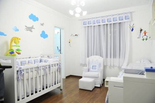 quarto branco bebê