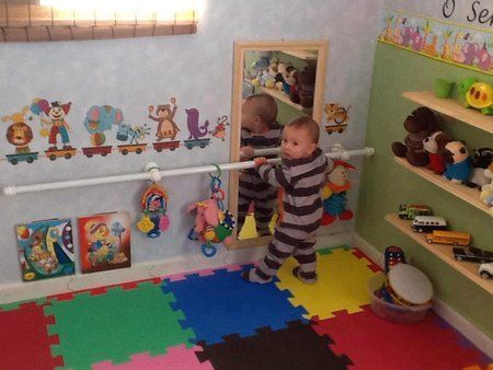 quarto de bebê colorido