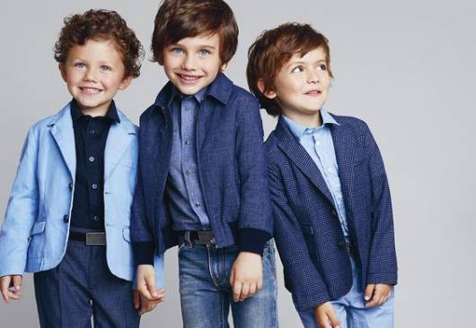 Dicas de looks de blazers azuis infantis com calça jeans