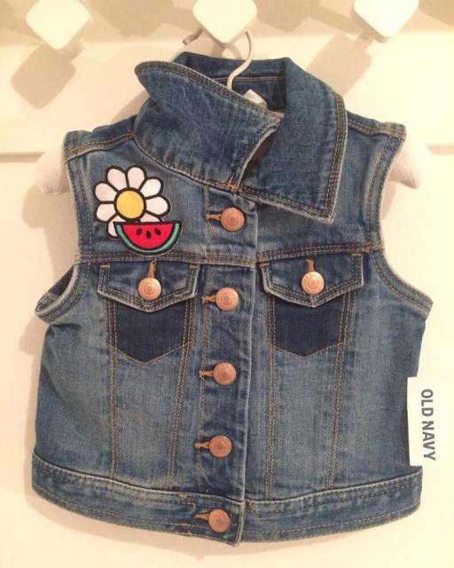 Colete infantil feminino jeans com bordado de flor e melancia