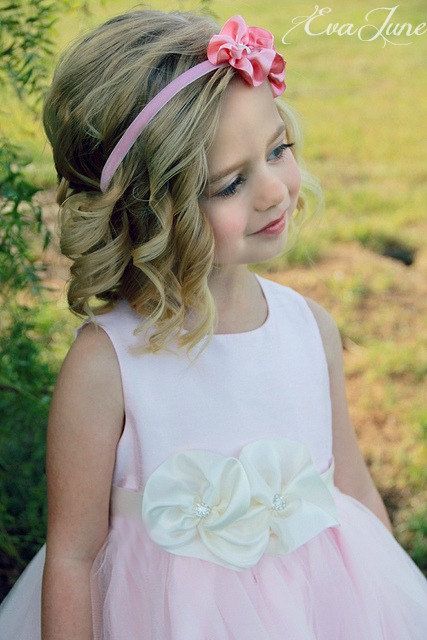 Penteado Infantil de princesa com flor de cabelo para festa e