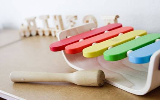 Brinquedo Montessori de madeira: instrumento musical 